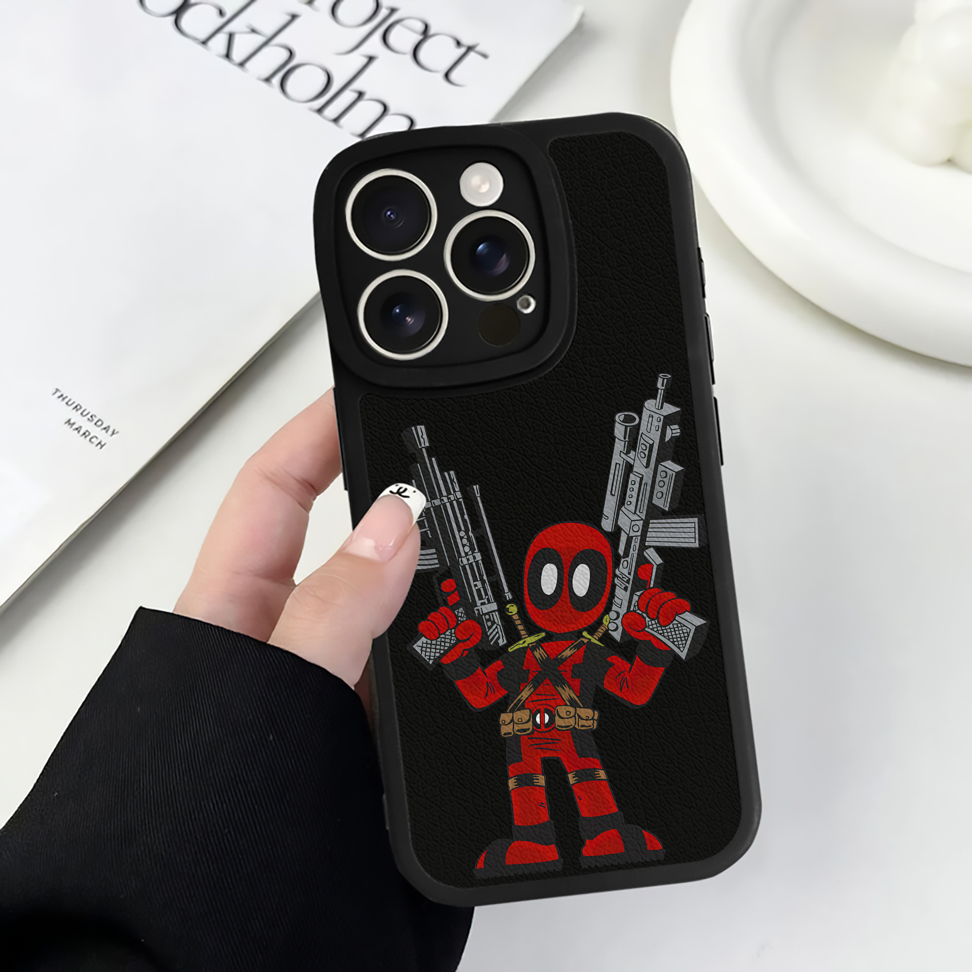 （画像用） Deadpool デッドプール 【iPhone 16シリーズ対応】シリコンスマホケース（レザー調） 材質：シリコン